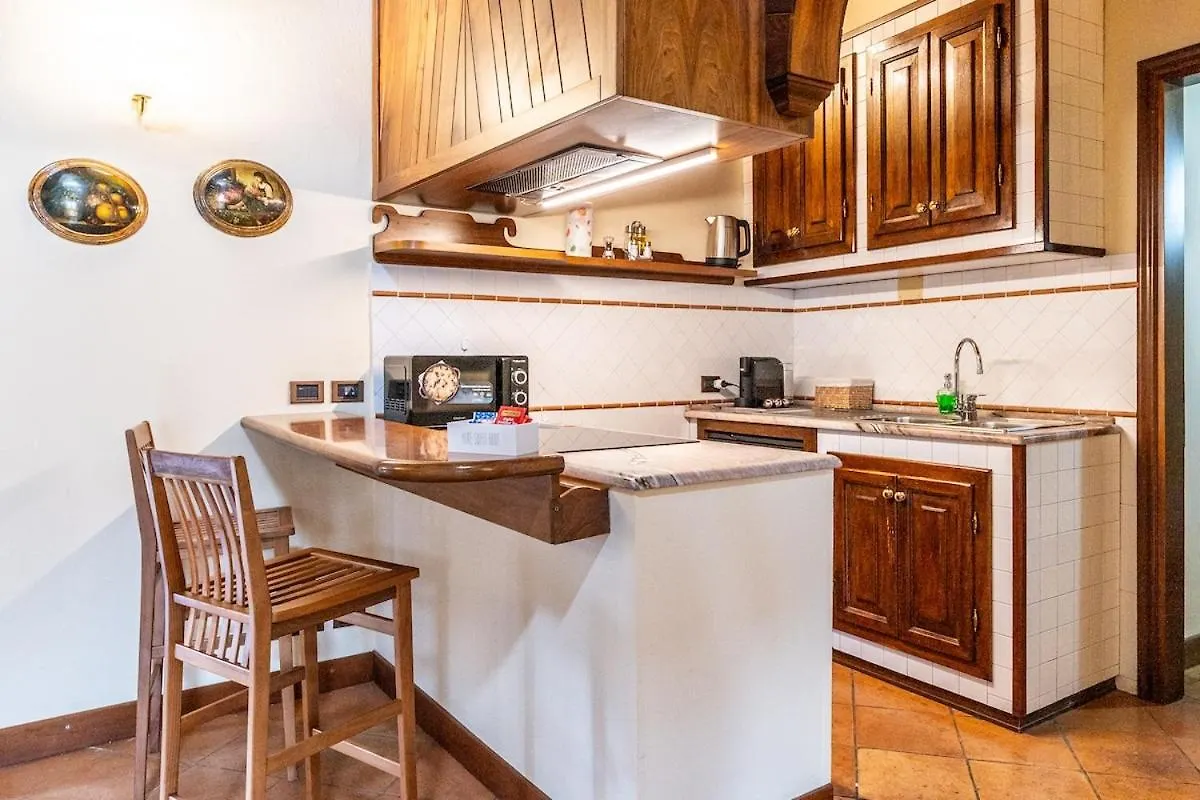 Ferienwohnung Lusso In Centro - Parking, 9 Persone, 200Mq, 3 Bagni Modena Apartment
