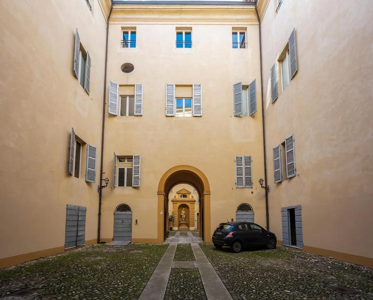 Apartment Ferienwohnung Lusso In Centro - Parking, 9 Persone, 200Mq, 3 Bagni Modena
