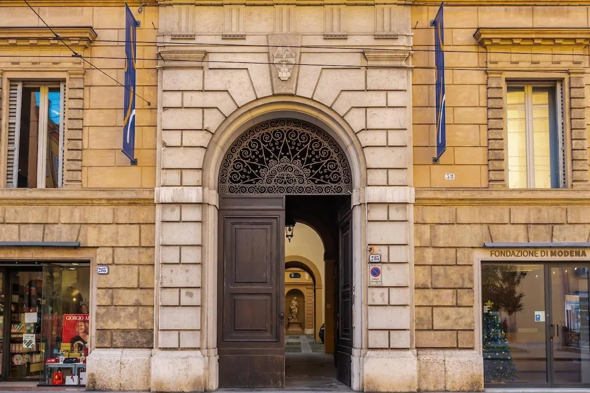 Ferienwohnung Lusso In Centro - Parking, 9 Persone, 200Mq, 3 Bagni Modena Italien